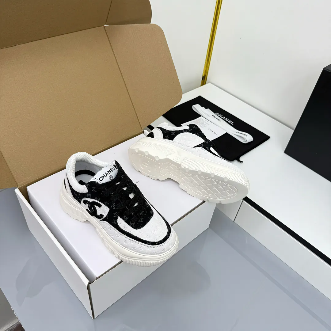 👟👟Ex-factory price 620👟👟 Chanel bread shoes ~ original calfskin panda shoes Chanel 25C latest hot style panda black and white sports shoes casual sneakers Xiaoxiang hot item classic black and white panda color coco girls must pay Fabric: original custom mixed sheepskin lining: original imported breathable mesh lining outsole: Original molded rubber + TPU combination Size: Women's 35-41